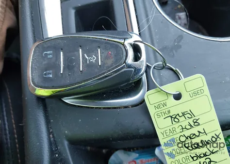 2018 Chevrolet Equinox Premier z USA, uszkodzony, nr VIN 2GNAXNEX7J6154062